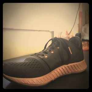 Reebok Size 7 Women’s Running Shoes